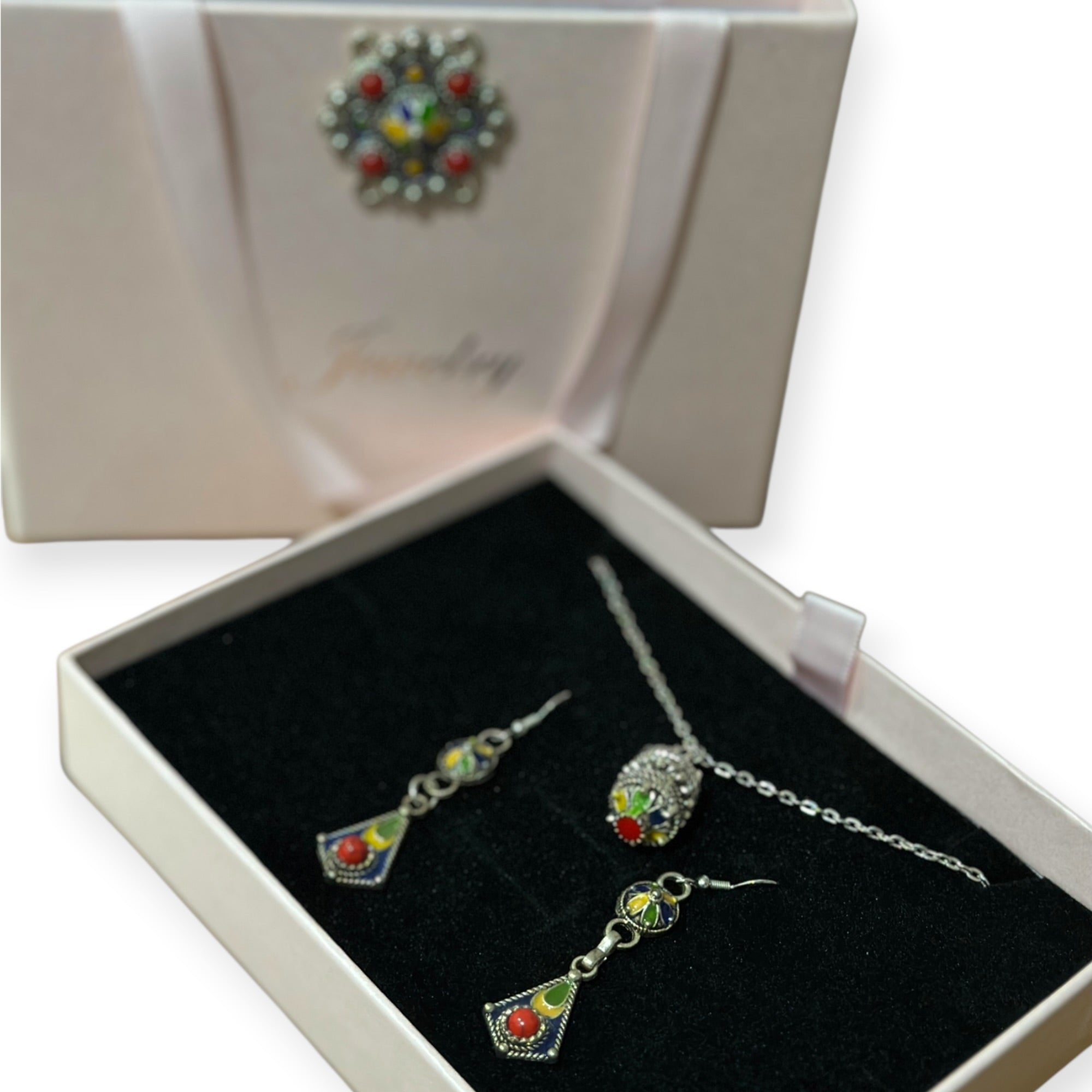 Box bijoux boucle collier