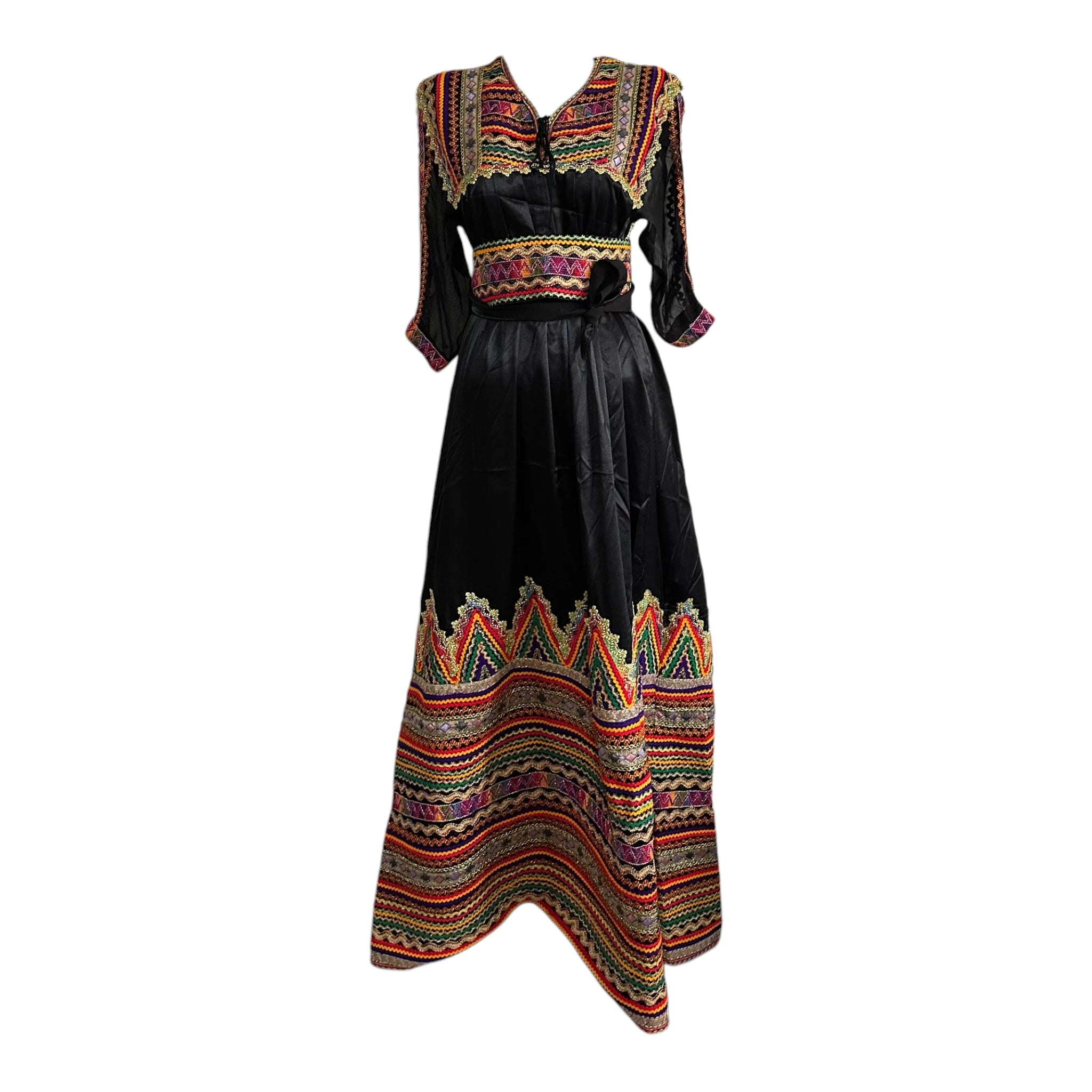 Robe kabyle avec galons traditionnels