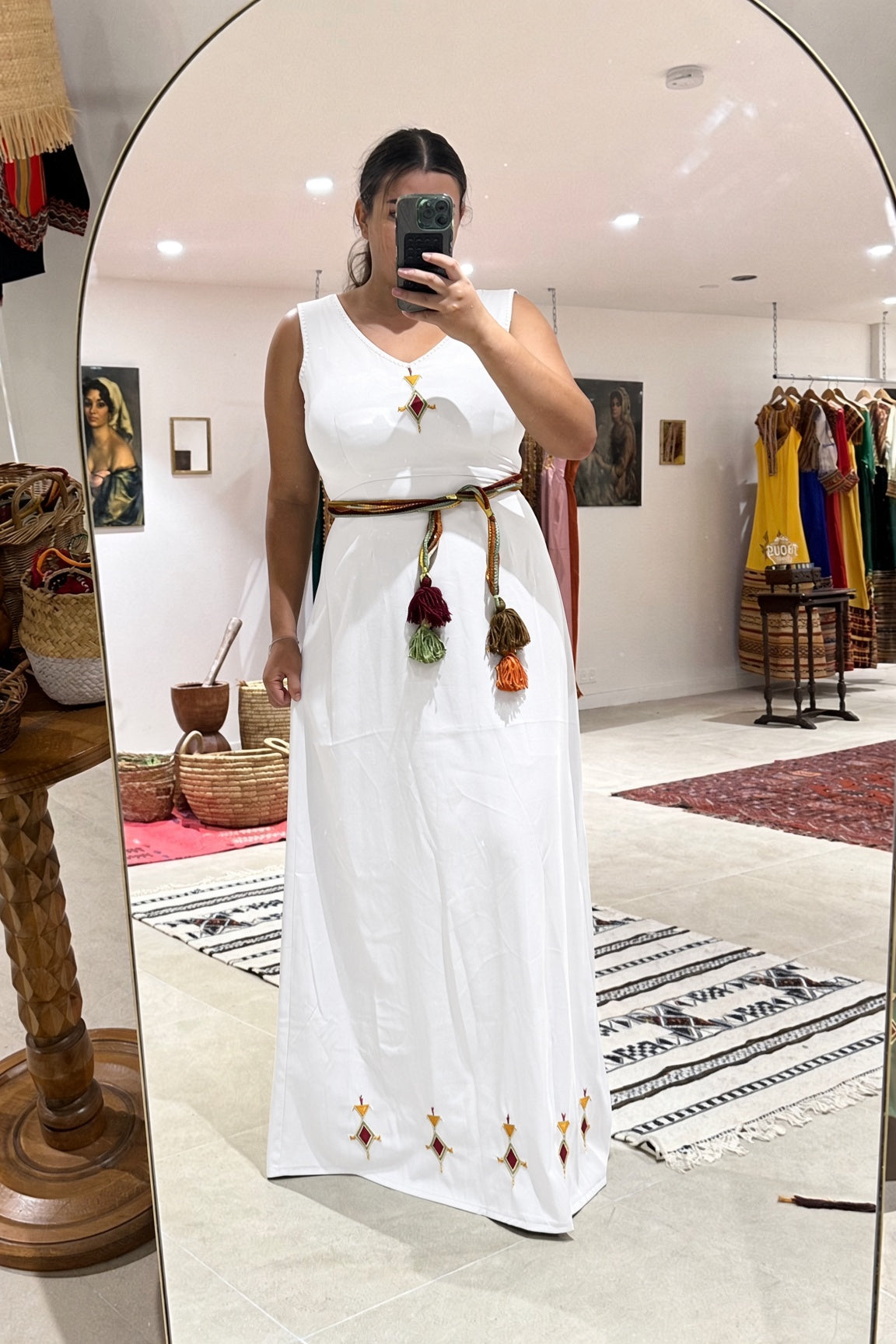 Robe broderie berbère épurée