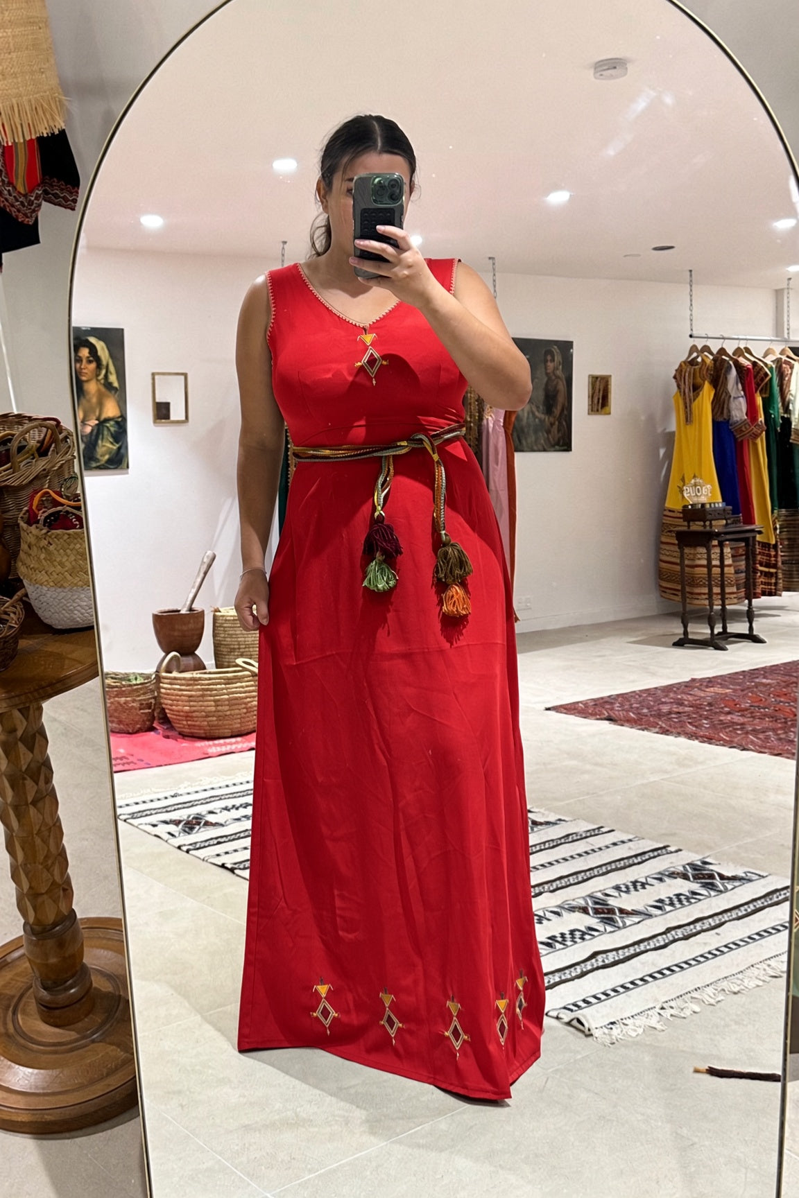 Robe broderie berbère épurée