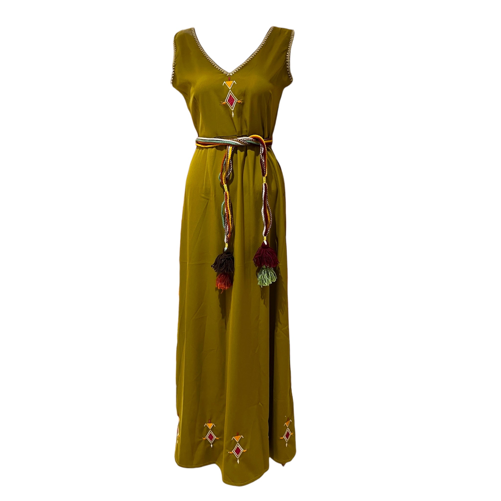 Robe broderie berbère épurée